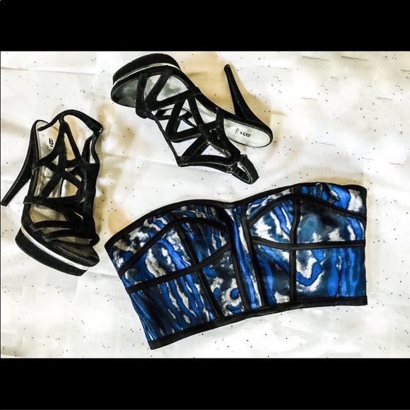 bebe Tops - Bebe blue and black crop top